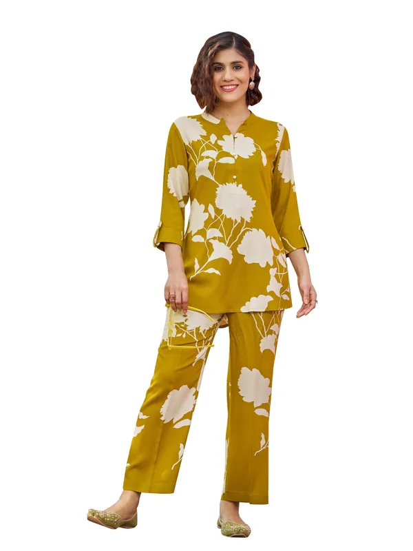 Olive_Viscose_Rayon_V-Neck_Three-Quarter_Sleeves_Printed_Co-Ords_For_Women