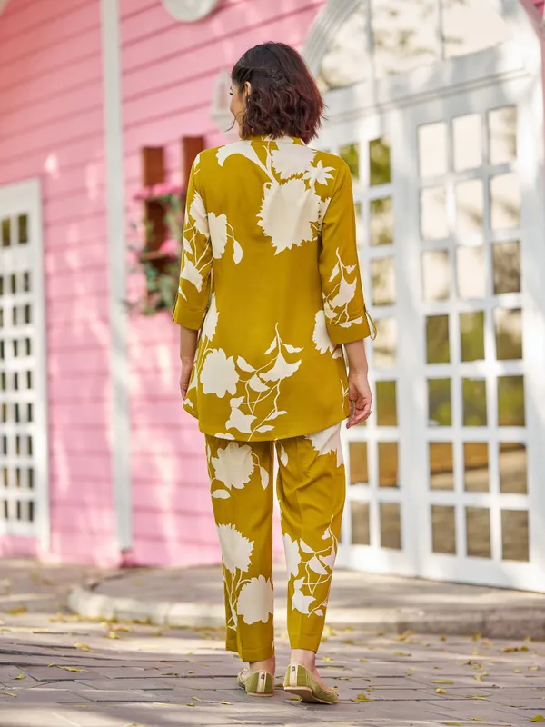 Olive_Viscose_Rayon_V-Neck_Three-Quarter_Sleeves_Printed_Co-Ords_For_Women