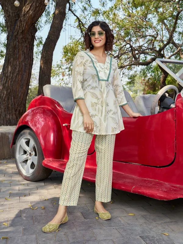 Cream_Pure_Cotton_V-Neck_Three-Quarter_Sleeves_Printed_Co-Ords_For_Women
