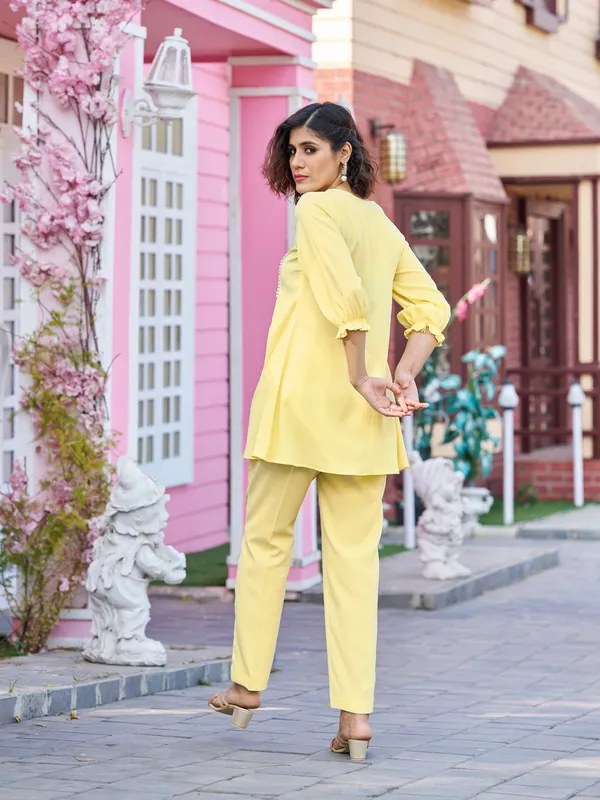 Yellow_Silk_Blend_V-Neck_Three-Quarter_Sleeves_Solid_Co-Ords_For_Women