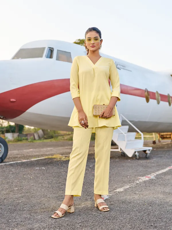Yellow_Silk_Blend_V-Neck_Three-Quarter_Sleeves_Solid_Co-Ords_For_Women