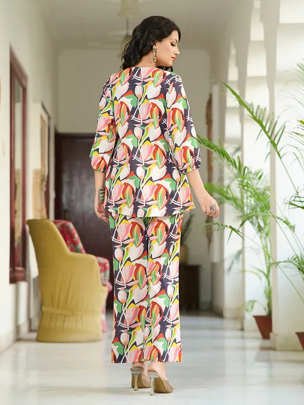 Multicolor_Silk_Blend_V-Neck_Three-Quarter_Sleeves_Printed_Co-Ords_For_Women
