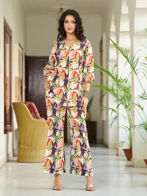 Multicolor_Silk_Blend_V-Neck_Three-Quarter_Sleeves_Printed_Co-Ords_For_Women