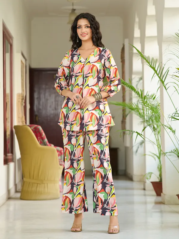 Multicolor_Silk_Blend_V-Neck_Three-Quarter_Sleeves_Printed_Co-Ords_For_Women