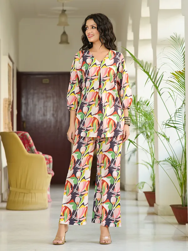 Multicolor_Silk_Blend_V-Neck_Three-Quarter_Sleeves_Printed_Co-Ords_For_Women