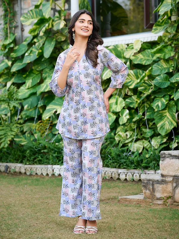 Purple_Silk_Blend_V-Neck_Three-Quarter_Sleeves_Printed_Co-Ords_For_Women