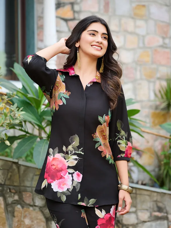 Black_Silk_Blend_Shirt_Collar_Three-Quarter_Sleeves_Printed_Trending_Co-Ords_For_Women