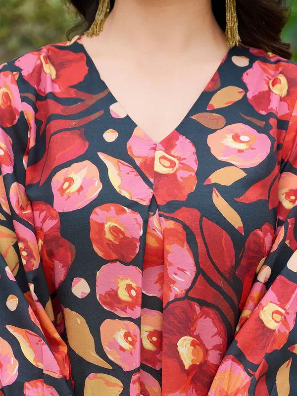 Black_Silk_Blend_V-Neck_Three-Quarter_Sleeves_Printed_Co-Ords_For_Women