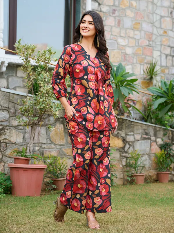 Black_Silk_Blend_V-Neck_Three-Quarter_Sleeves_Printed_Co-Ords_For_Women
