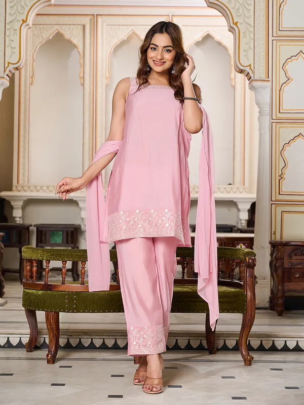 Dusty_Pink_Viscose_Rayon_Straight_Calf_Length_Square_Neck_Kurta_Sets_For_Women