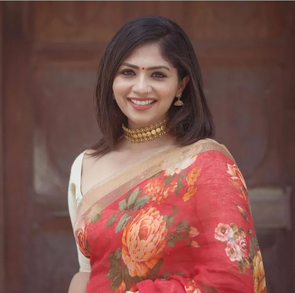 Red_Premium_Soft_linen_Cotton_Saree_For_Women
