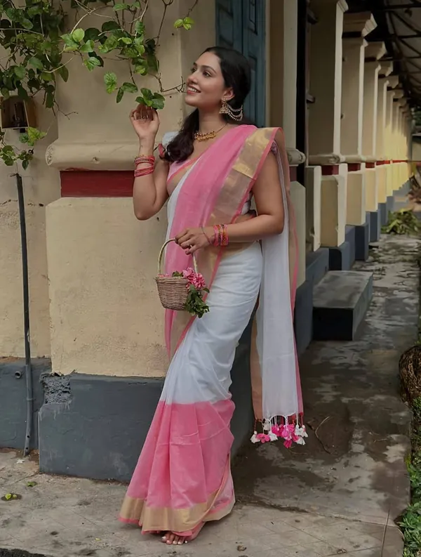 PEACH_&_WHITE_Colour__soft_linen_cotton_saree_With_Gold_Jari_Border