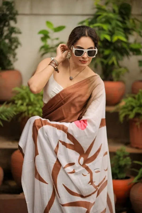 BEAUTIFUL_Pallu_Design_Brown_And_Cream_Combination_Saree_With_Printed_Blouse__