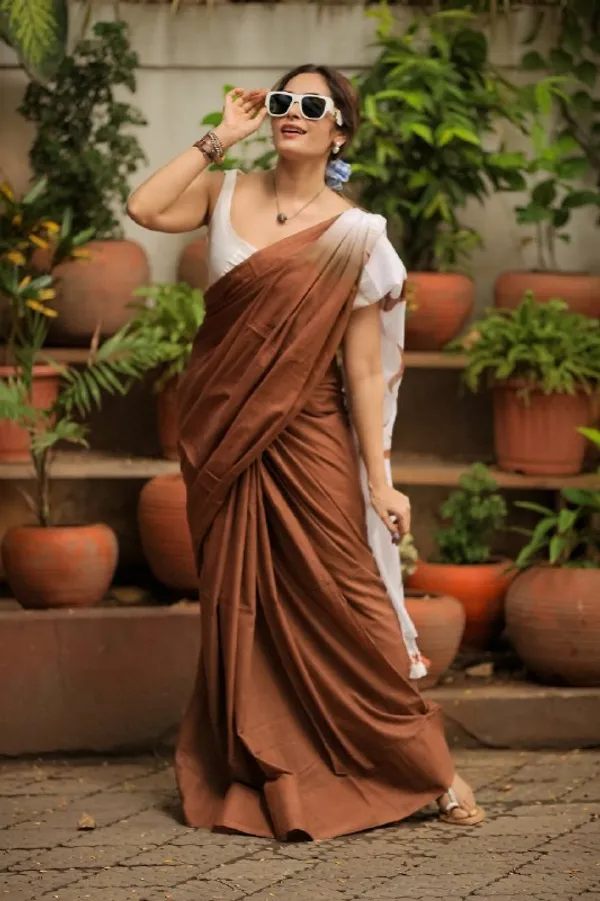 BEAUTIFUL_Pallu_Design_Brown_And_Cream_Combination_Saree_With_Printed_Blouse__