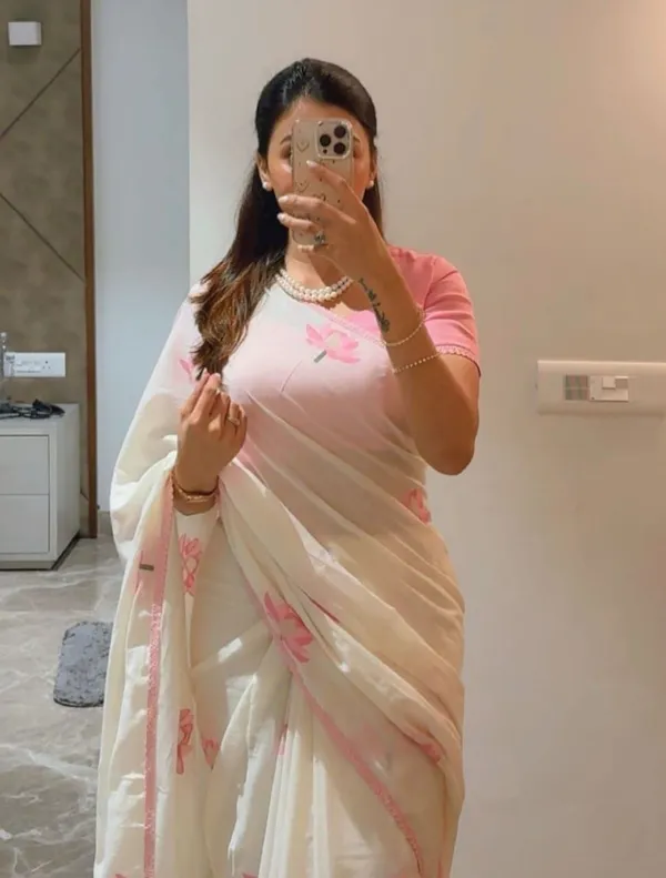 Beautiful_White_Linen_Saree_With_Floral_Print_With_Lace_Border