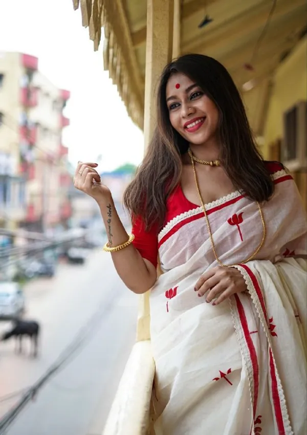 RED_&_WHITE_Colour__soft_linen_cotton_saree_With_Beautiful_Blouse