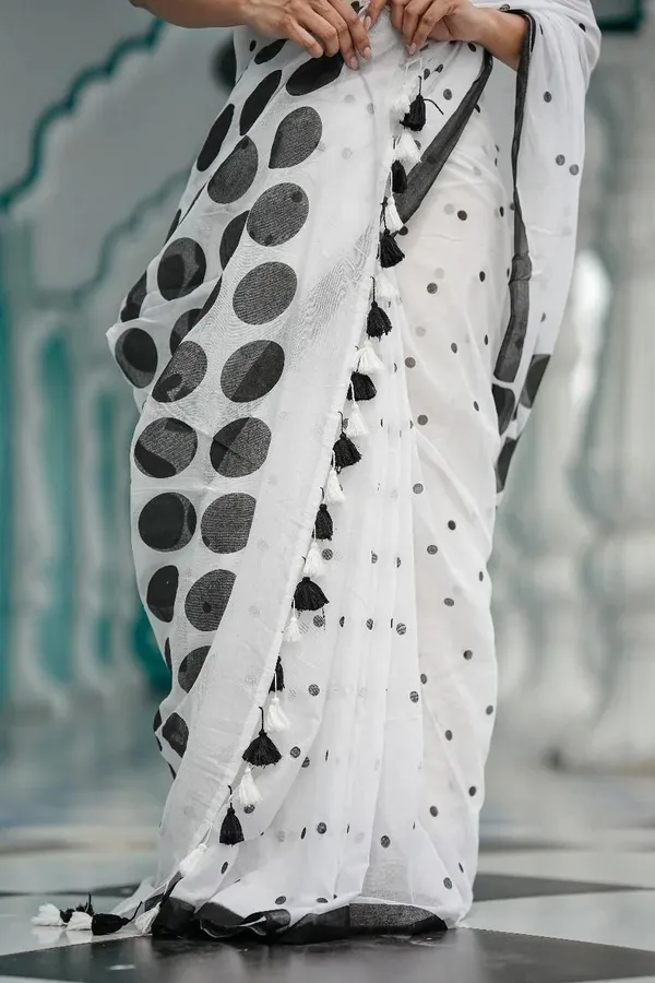 WHITE_&_BLACK_SOFT_LINEN_SAREES