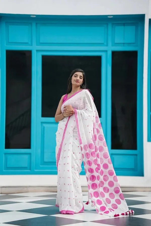 WHITE_&_PINK_FLOWER_SOFT_LINEN_SAREES