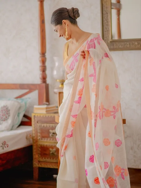 Whaite_&_Pink_Premium_Saree_And_Gold_Border