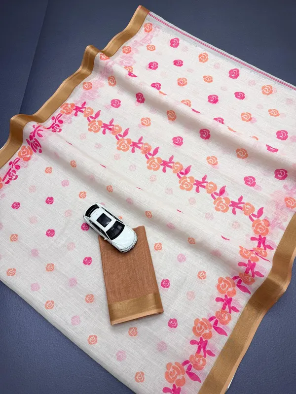 Whaite_&_Pink_Premium_Saree_And_Gold_Border