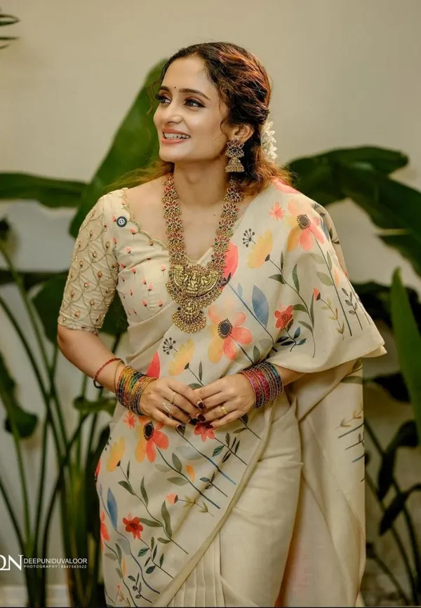 Lotus_Print_Tissue_Silk_Sarees