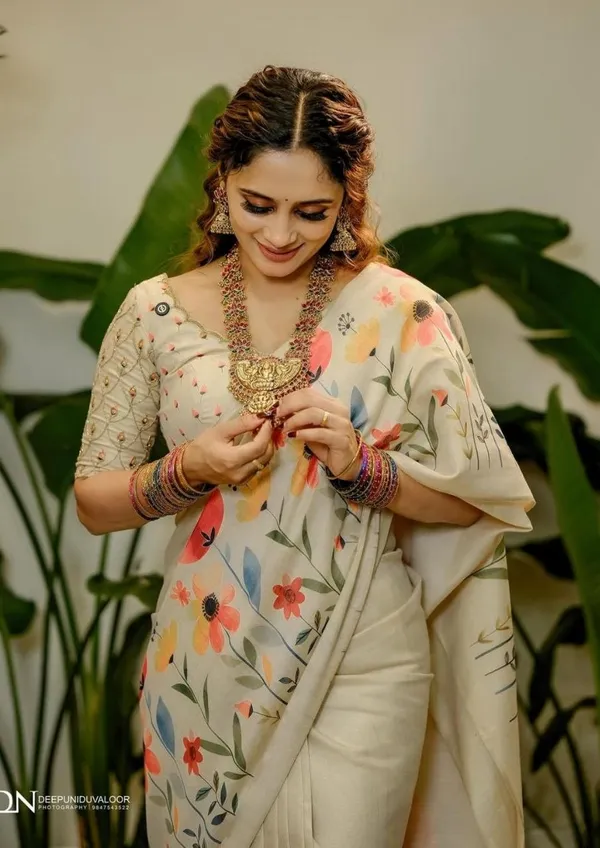Lotus_Print_Tissue_Silk_Sarees