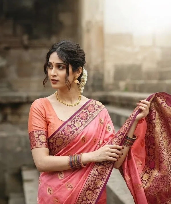 Pink_And_Wine_Boredr_Premium_Look_Sarees