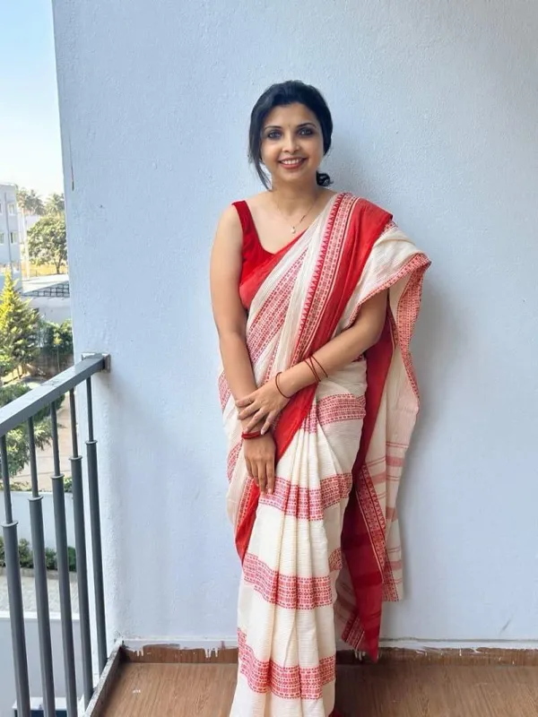 WHITE_&_RED_SOFT_LINEN_SAREES