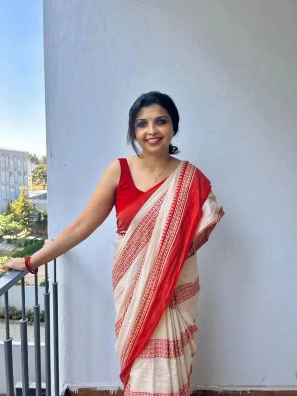 WHITE_&_RED_SOFT_LINEN_SAREES