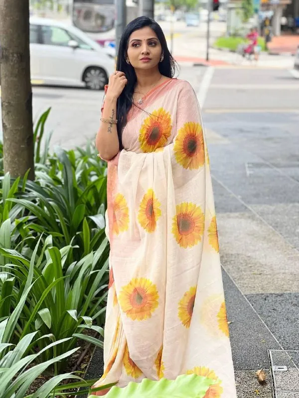 BEAUTIFUL_Yellow_Colour_Premium_Saree_With_Gold_Jari_Border