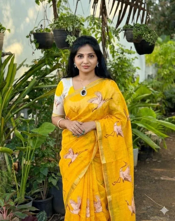 Yellow_Linen_Sarees_And_Gold_Jari_Border