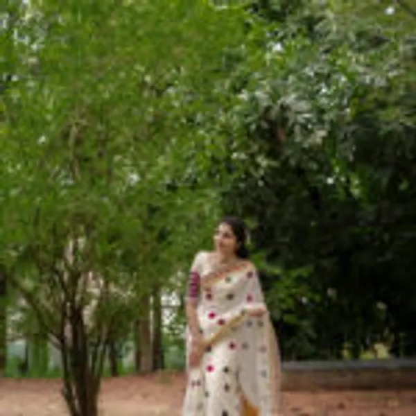 Cream_Premium_Linen_Cotton_Saree_With_Cut_Work_Border_With_Golden_Zari_Border_Saree_And_Blouse_For_Women