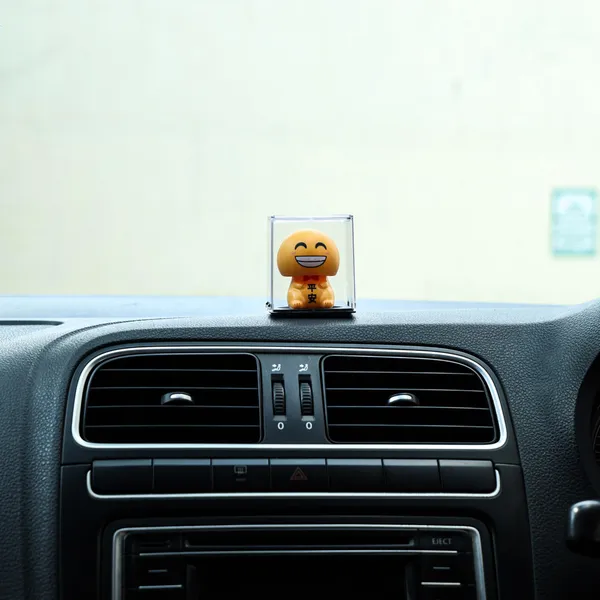 Solar_Powered_Smily_Figurine_Moving_Head_for_Car_Dashboard_&_Home_Decor_|_Solar_Car_Dashboard_Accessories_for_Car_Decoration_&_Showcase