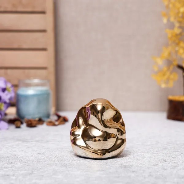 Golden_Ganpati_Idol_|_Perfect_for_Car_Dashboard_|_Ideal_for_Home_Temple_&_Office_Decor_|_Best_Gift_for_Blessings_and_Positive_Energy_(7_cm)
