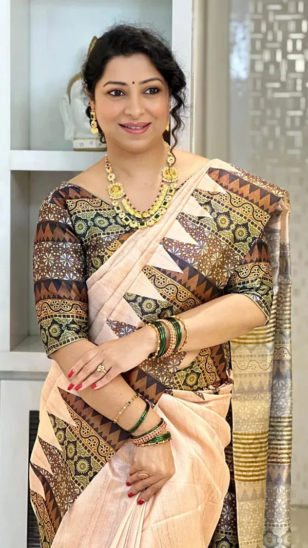 Soft_Tussar_Silk_sarees_with_Beautiful_Digital_Print_With_Attractive_Checks_Design_Saree_And_Digital_Print_Blouse_With_Tassels