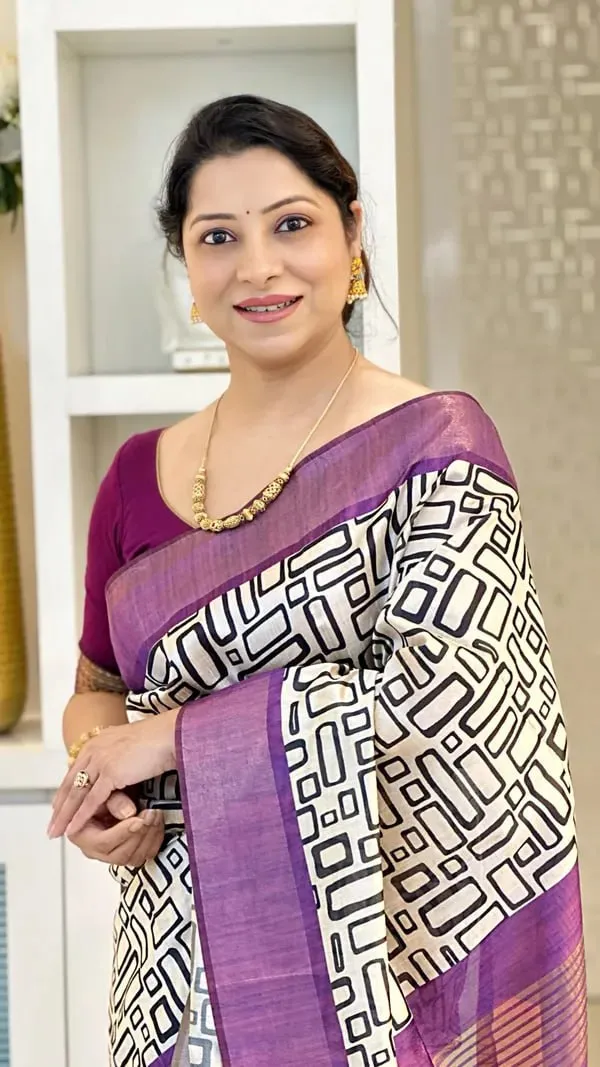 Soft_Tussar_Silk_sarees_with_Beautiful_Digital_Print_With_Attractive_Checks_Design_Saree_And_Digital_Print_Blouse_With_Tassels