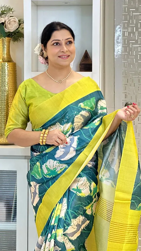 Soft_Tussar_Silk_sarees_with_Beautiful_Digital_Print_With_Attractive_Checks_Design_Saree_And_Digital_Print_Blouse_With_Tassels
