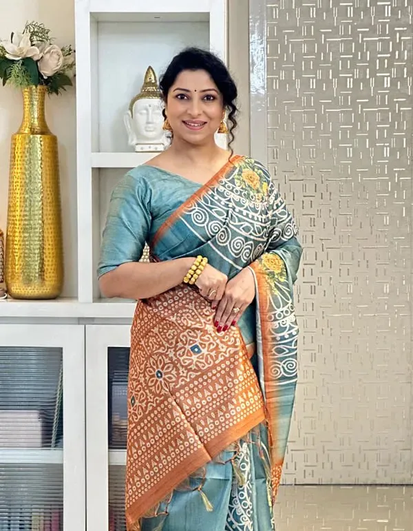 Soft_Tussar_Silk_sarees_with_Beautiful_Digital_Print_With_Attractive_Checks_Design_Saree_And_Digital_Print_Blouse_With_Tassels