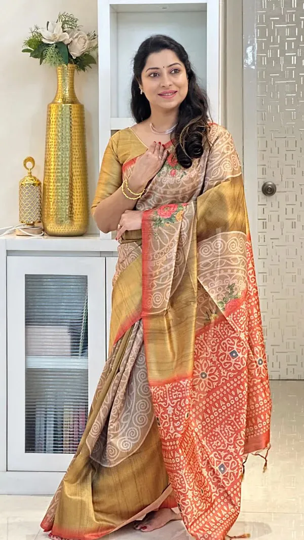 Soft_Tussar_Silk_sarees_with_Beautiful_Digital_Print_With_Attractive_Checks_Design_Saree_And_Digital_Print_Blouse_With_Tassels