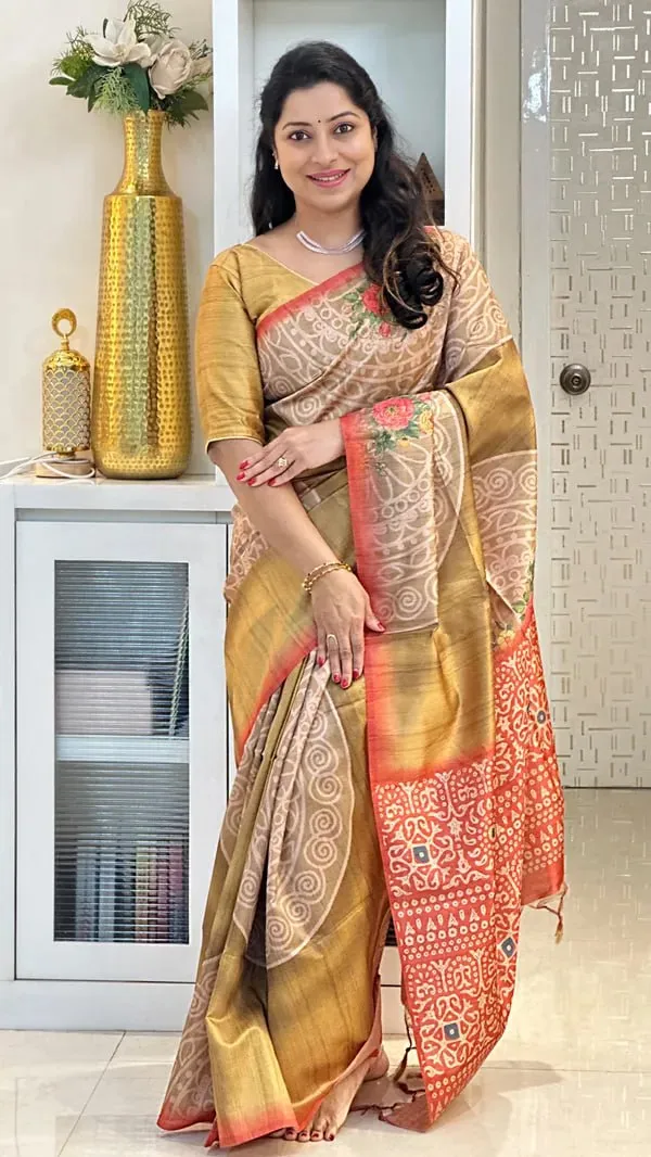 Soft_Tussar_Silk_sarees_with_Beautiful_Digital_Print_With_Attractive_Checks_Design_Saree_And_Digital_Print_Blouse_With_Tassels