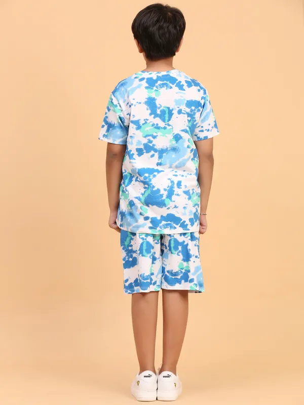 Tie_Dye_Print_Coord_Set_With_T-Shirt_&_Shorts_for_Boys