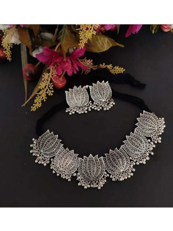 Silver_Elegant_Earring_&_Necklace_Set_For_Women