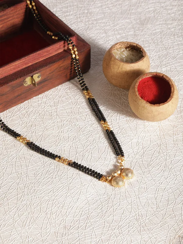 Gold_Elegant_Mangalsutra_For_Women