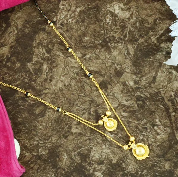 Gold_Elegant_Mangalsutra_For_Women