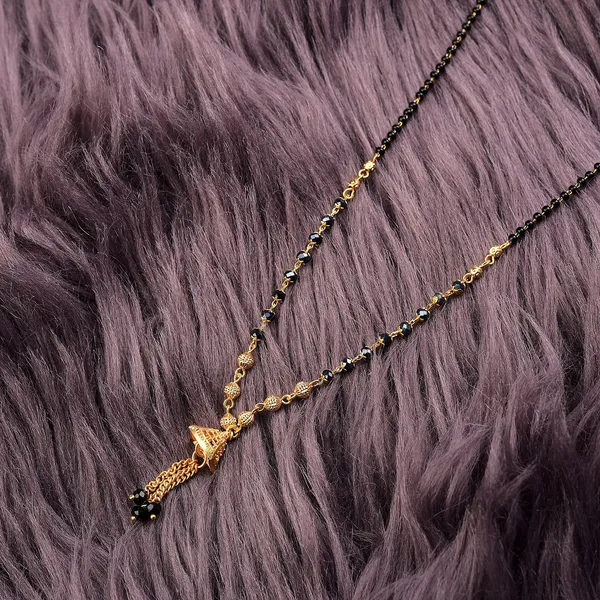 Gold_Elegant_Mangalsutra_For_Women