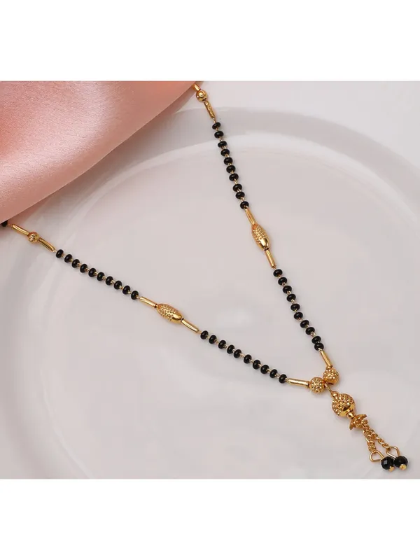 Gold_Elegant_Mangalsutra_For_Women