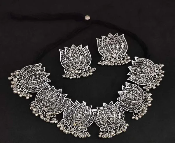 Silver_Elegant_Earring_&_Necklace_Set_For_Women