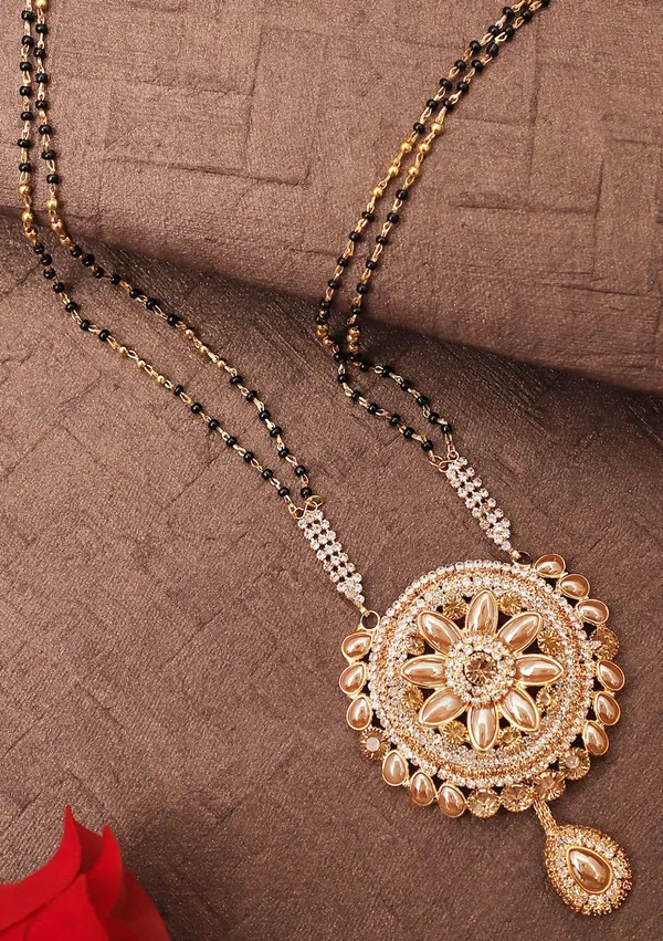 Gold_Elegant_Mangalsutra_For_Women