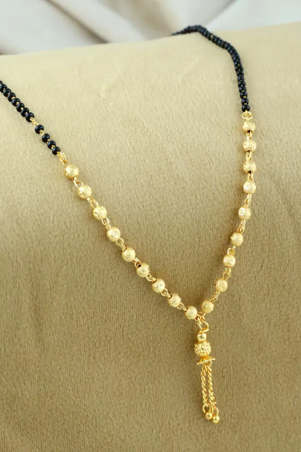 Gold_Elegant_Mangalsutra_For_Women