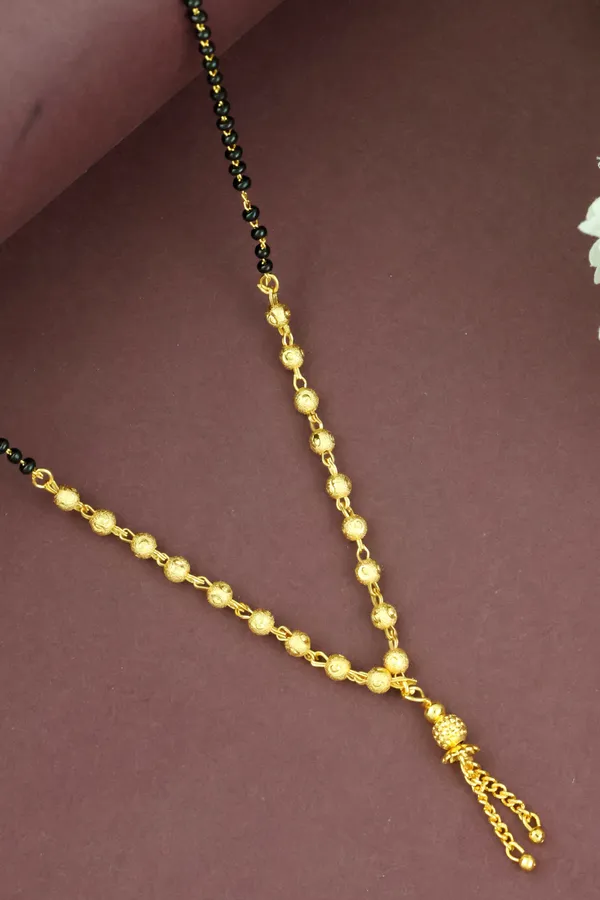 Gold_Elegant_Mangalsutra_For_Women